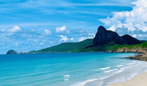 Côn Đảo, một hòn đảo xinh đẹp nhất Việt Nam, là điểm đến lý tưởng cho những ai muốn khám phá vẻ đẹp hoang sơ