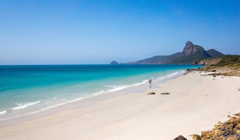 Côn Đảo, một hòn đảo xinh đẹp nhất Việt Nam, là điểm đến lý tưởng cho những ai muốn khám phá vẻ đẹp hoang sơ